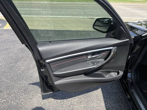 Used 2018 BMW 330i xDrive Wagon AWD/4WD image 16
