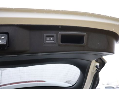 Used 2025 MAZDA CX-50 AWD 2.5 Hybrid w/ Premium Pkg image 17