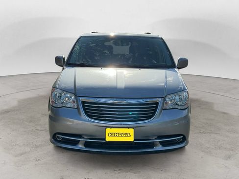 Used 2016 Chrysler Town & Country Touring FWD image 2