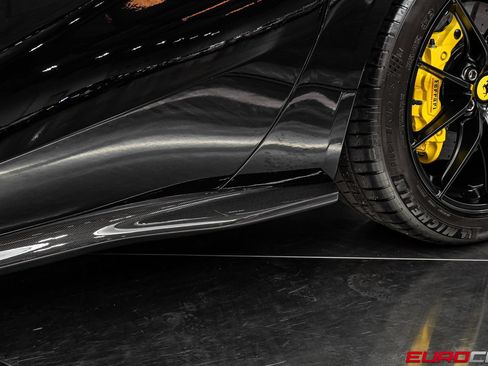 Used 2020 Ferrari 812 Superfast RWD image 17