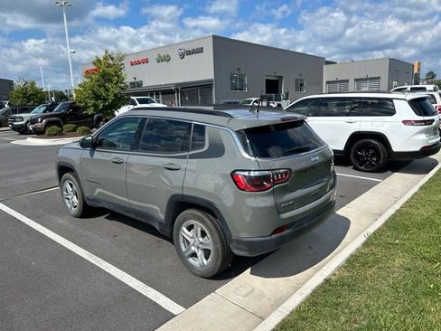 Used 2023 Jeep Compass Latitude w/ Sun and Sound Group AWD/4WD image 3
