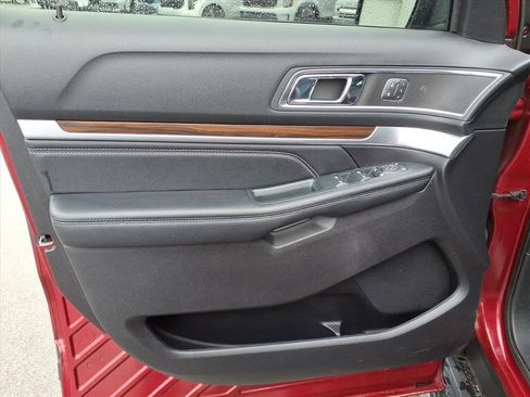 Used 2018 Ford Explorer Limited w/ Ford Safe & Smart Package image 11