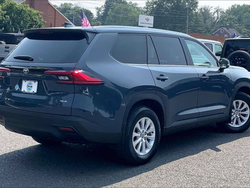 Used 2024 Toyota Grand Highlander AWD image 12