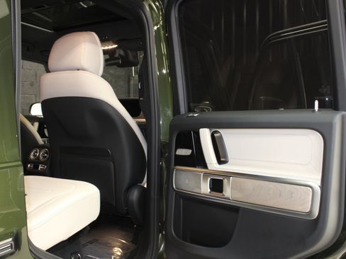 Used 2022 Mercedes-Benz G 550 G 550 AMG Line w/ Exclusive Interior Package image 40