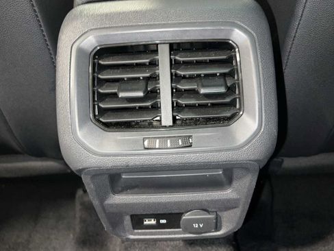 Used 2020 Volkswagen Tiguan SE w/ Panoramic Sunroof Package AWD/4WD image 25