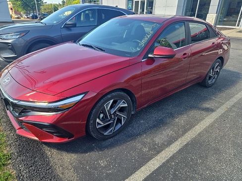 Used 2025 Hyundai Elantra SEL FWD image 1