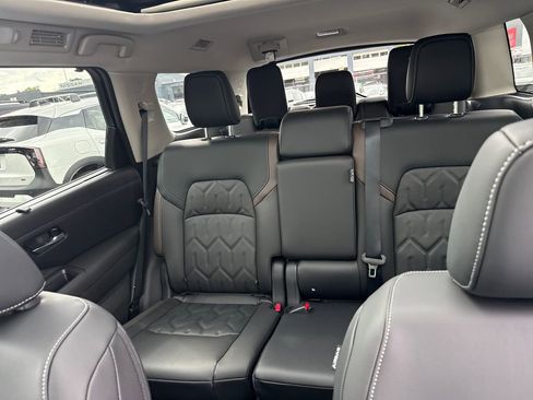 New 2026 Nissan Pathfinder Platinum FWD image 28