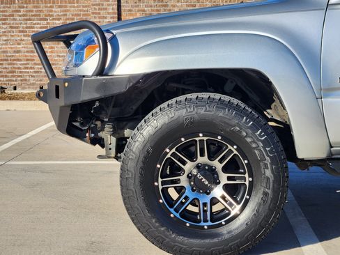 Used 2004 Toyota 4Runner Limited image 10