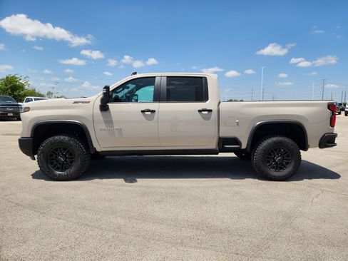 New 2026 Chevrolet Silverado 2500 ZR2 AWD/4WD image 3