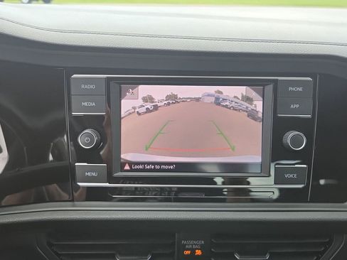 Used 2024 Volkswagen Jetta SE FWD image 23