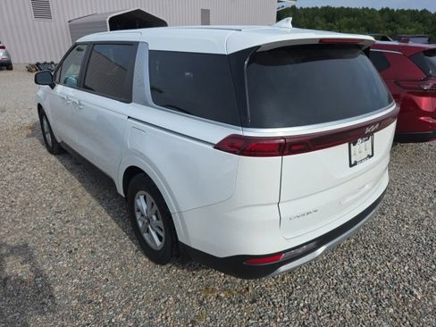 Used 2024 Kia Carnival LX FWD image 4
