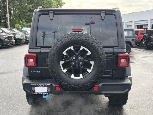 Used 2025 Jeep Wrangler Unlimited Rubicon 4xe w/ Convenience Group AWD/4WD image 7