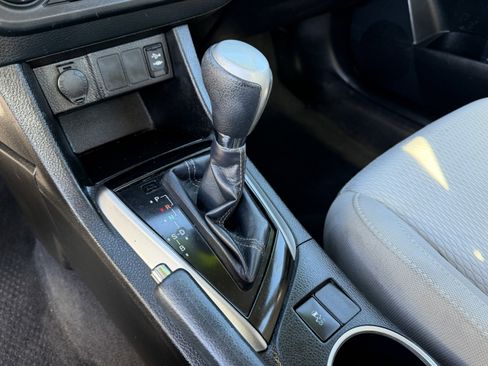 Used 2016 Toyota Corolla image 28