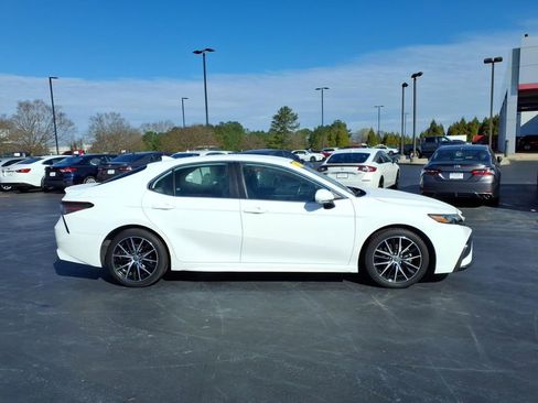 Used 2022 Toyota Camry SE w/ Cold Weather Package image 2
