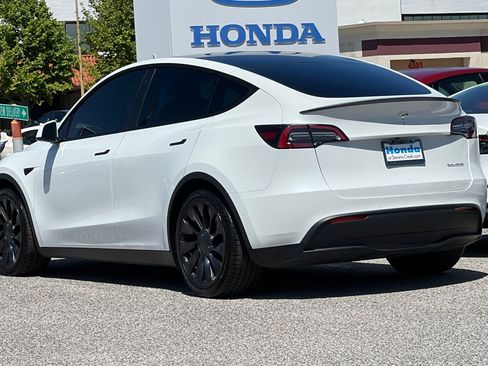Used 2022 Tesla Model Y Performance AWD/4WD image 3