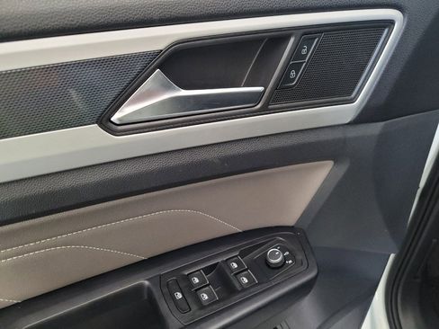 Used 2021 Volkswagen Atlas Cross Sport SE w/ Panoramic Sunroof Package FWD image 27