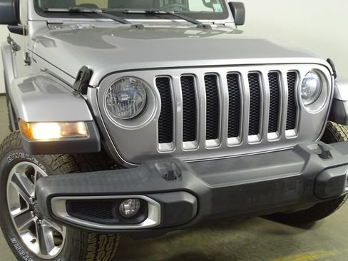 Used 2018 Jeep Wrangler Unlimited Sahara w/ Safety Group AWD/4WD image 40