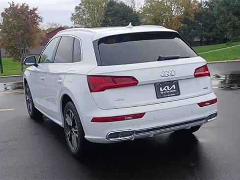 Used 2020 Audi Q5 e Premium Plus w/ Premium Plus Package image 9