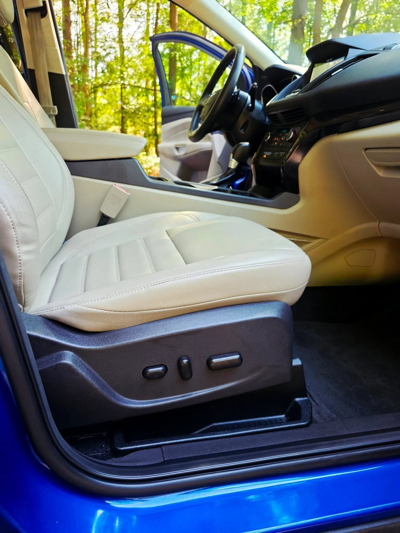 Used 2017 Ford Escape Titanium FWD image 27
