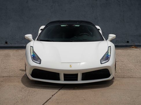 Used 2017 Ferrari 488 GTB RWD image 5