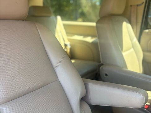 Used 2013 Cadillac Escalade ESV Premium image 15