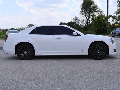 Used 2022 Chrysler 300 Touring L AWD/4WD image 7