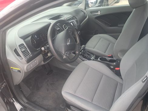 Used 2017 Kia Forte LX w/ LX Popular Package FWD image 4