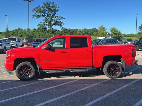 Used 2018 Chevrolet Silverado 1500 LT w/ All Star Edition AWD/4WD image 2