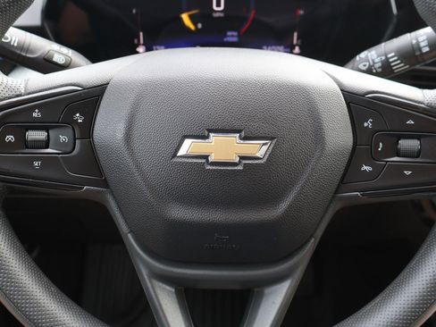 Used 2025 Chevrolet Trax LT FWD image 19
