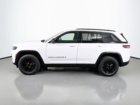 New 2026 Jeep Grand Cherokee Altitude AWD/4WD image 4