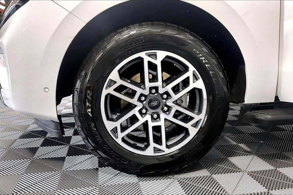 Used 2025 Ford Expedition Active AWD/4WD image 8