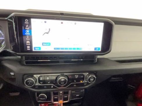 Used 2024 Jeep Wrangler Unlimited AWD/4WD image 33