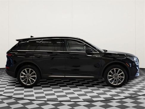 Used 2022 Lincoln Corsair AWD w/ Premium Package image 2