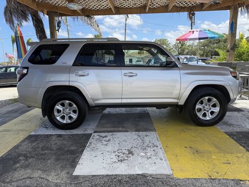 Used 2015 Toyota 4Runner SR5 RWD image 4