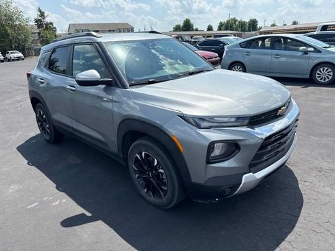 Used 2023 Chevrolet TrailBlazer LT w/ Convenience Package AWD/4WD image 2