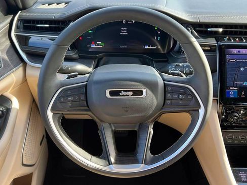 Used 2022 Jeep Grand Cherokee Limited 4xe image 12