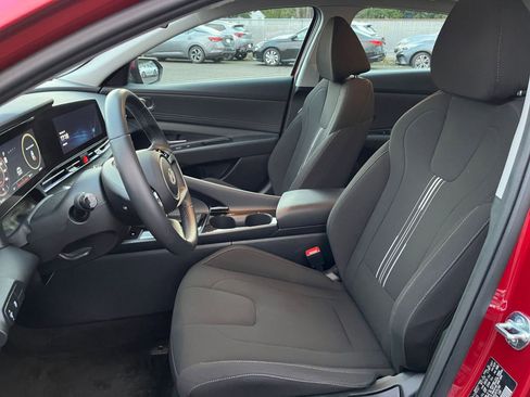 Used 2025 Hyundai Elantra SEL image 36