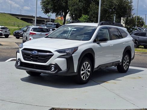 Used 2025 Subaru Outback Premium image 7