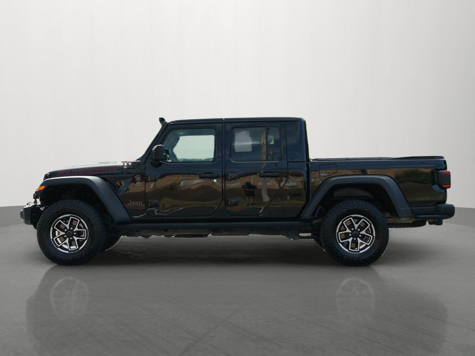 Used 2025 Jeep Gladiator Rubicon w/ Technology Group AWD/4WD image 4