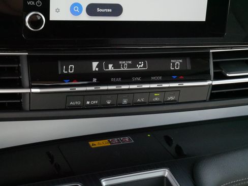 Certified 2026 Toyota Sienna LE FWD image 23