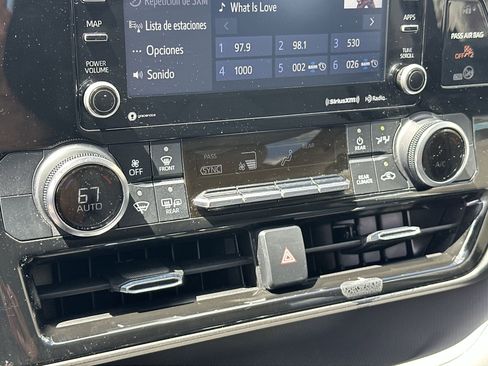 Used 2022 Toyota Highlander LE image 16