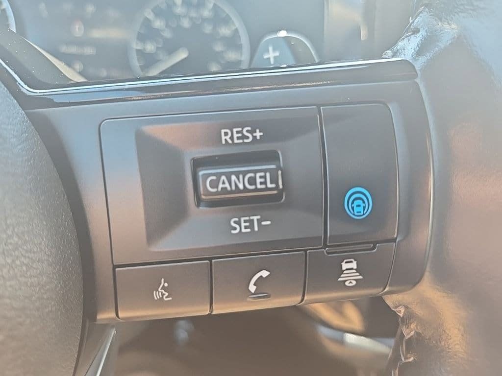 Used 2025 Nissan Pathfinder SL AWD/4WD image 15