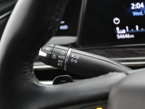 Used 2022 Cadillac Escalade Premium Luxury image 17