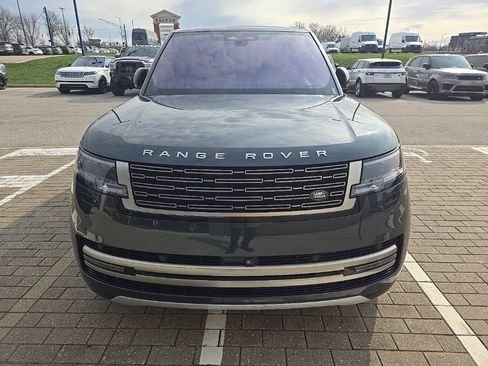 Used 2023 Land Rover Range Rover Long Wheelbase SE image 2