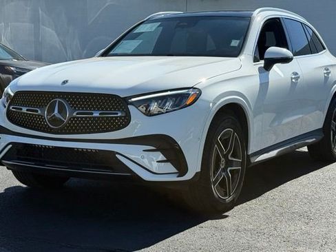 Used 2026 Mercedes-Benz GLC 300 image 1
