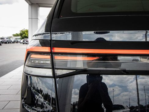 Certified 2025 Volkswagen Taos S image 12