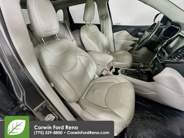 Used 2019 Jeep Cherokee Overland w/ Technology Group AWD/4WD image 32