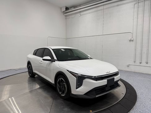 Used 2025 Kia K4 EX image 1