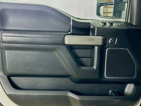 Used 2019 Ford F150 Platinum w/ Equipment Group 701A Luxury image 16