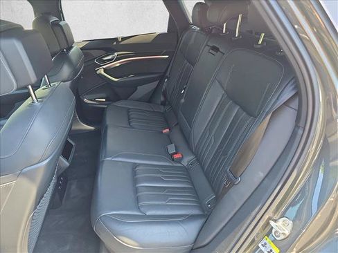Used 2019 Audi e-tron Prestige w/ Prestige Package AWD/4WD image 14